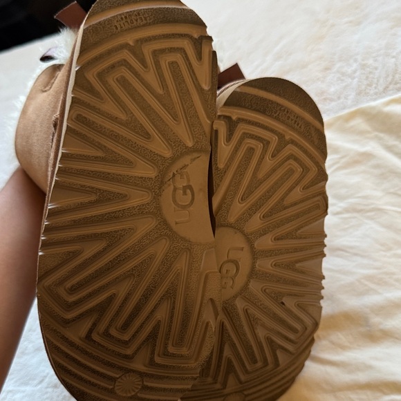 UGG Kids 13 Mini Bailey Bow II water resistant - Picture 15 of 15